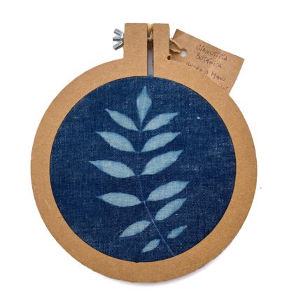 Bastidor con Cianotipia Impresa en tela de algodón